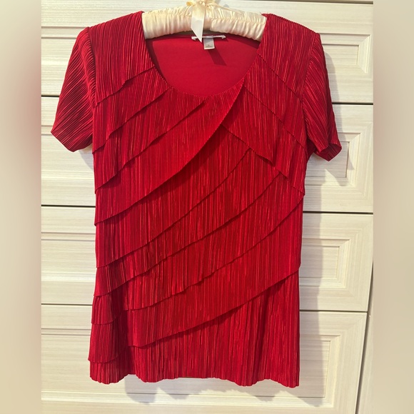 Red Textured layered Short-Sleeved Top 🎁🎇✨ - Picture 4 of 12